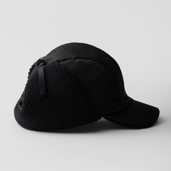 坂口健太郎 着用 プラダ ウール Re-Nylon トライアングルロゴ ハット 2HC392