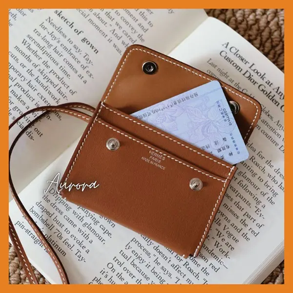 高級感溢れるチャームにも[エルメス コピー]Hermesnap エルメスナップ カードホルダー H085854CK89