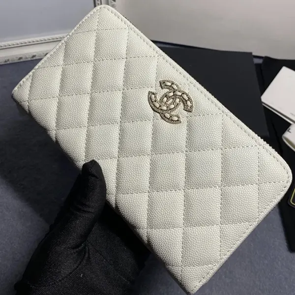 上質デザインシャネル キラキラCCロゴ 長財布 偽物 AP4555-B12928-10601