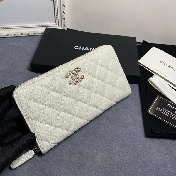 上質デザインシャネル キラキラCCロゴ 長財布 偽物 AP4555-B12928-10601